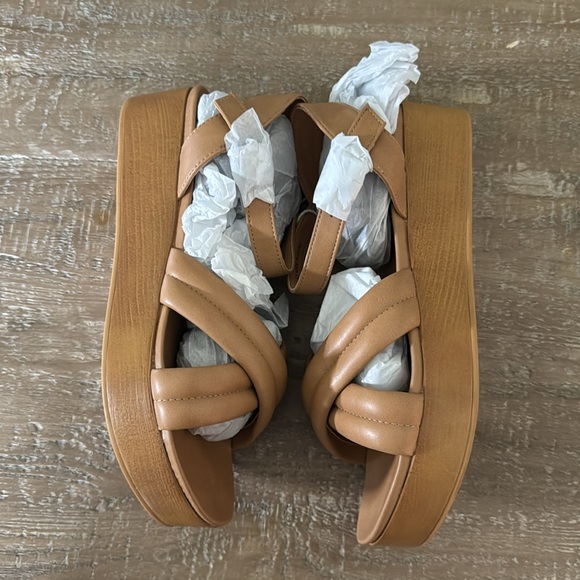 American Eagle Platform Wedge - Picture 3 of 4